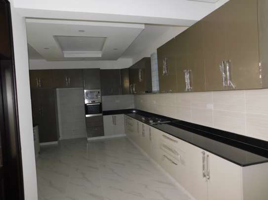 3 Bed Apartment with En Suite at Links image 2