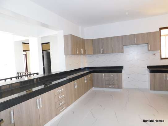 4 Bed Apartment with En Suite in Nyali Area image 16