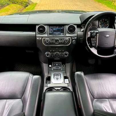 2015 land Rover Discovery 4 image 11