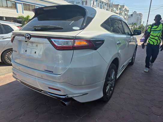 Toyota Harrier image 1