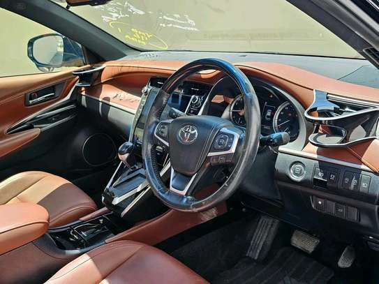 Toyota Harrier premium grade black sunroof 2018 image 9