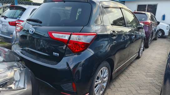 Toyota Yaris Hybrid black 2017 2wd 1500cc image 12