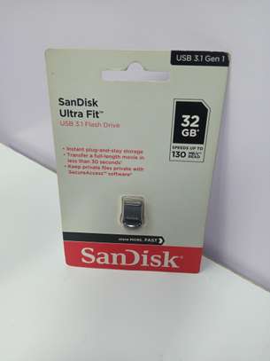 Sandisk 32GB Ultra Fit USB 3.1 Flash Drive image 1