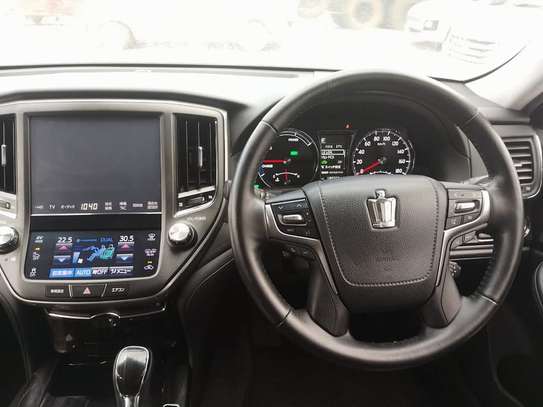 Toyota crown Athelete  Hybrid 2017 image 7