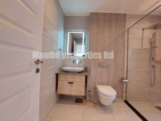 3 Bed Apartment with En Suite at Rhapta Rd image 1