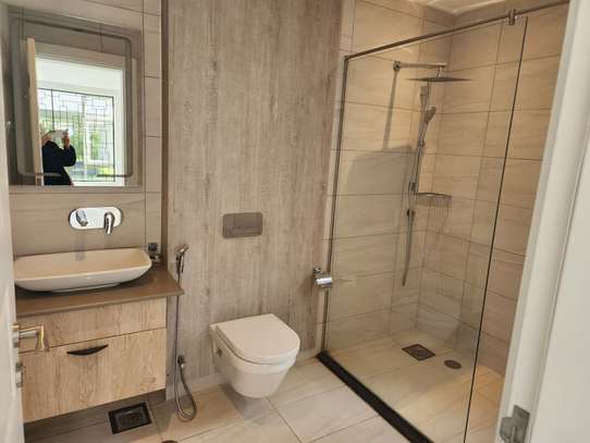 3 Bed Apartment with En Suite in Rhapta Road image 8