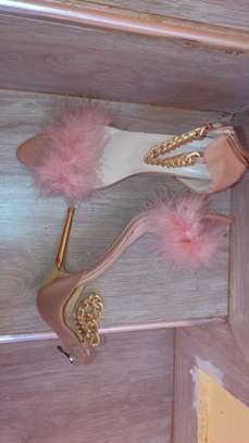 stiletto heels with pointed chain image 2