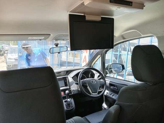 Toyota voxy black image 16