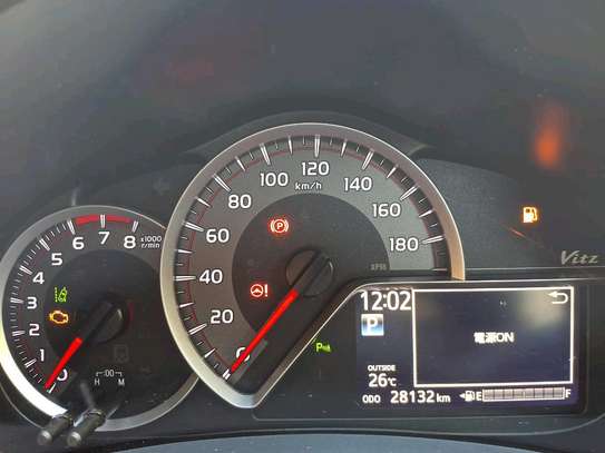 Toyota Vitz Silver 1300cc 2018 image 10