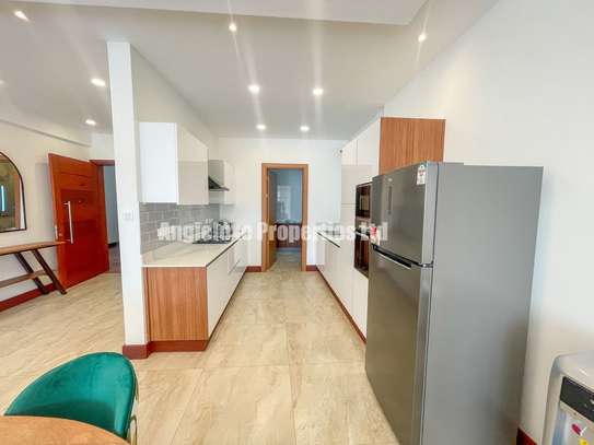 Serviced 2 Bed Apartment with En Suite at City Park Drive image 20