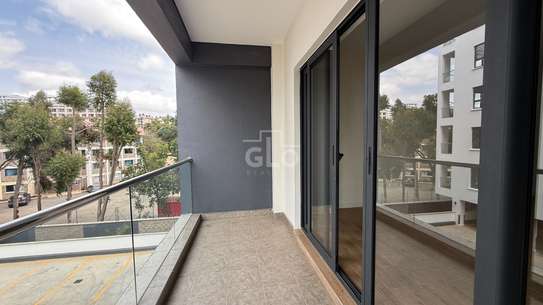 1 Bed Apartment with En Suite in Valley Arcade image 3