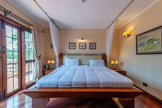 4 Bed House with En Suite at Ridgeways image 8