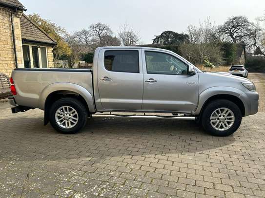 2016 Toyota Hilux pick up auto diesel image 9