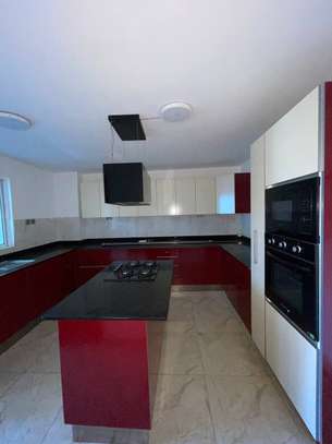 4 Bed Apartment with En Suite in Riverside image 20