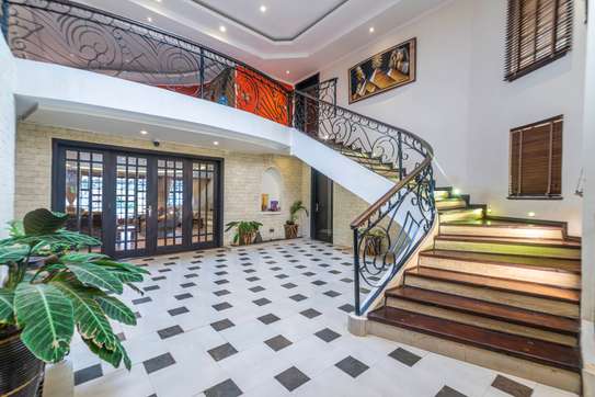 5 Bed House with En Suite in Ridgeways image 26