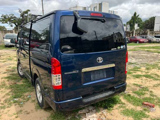 TOYOTA HIACE image 5