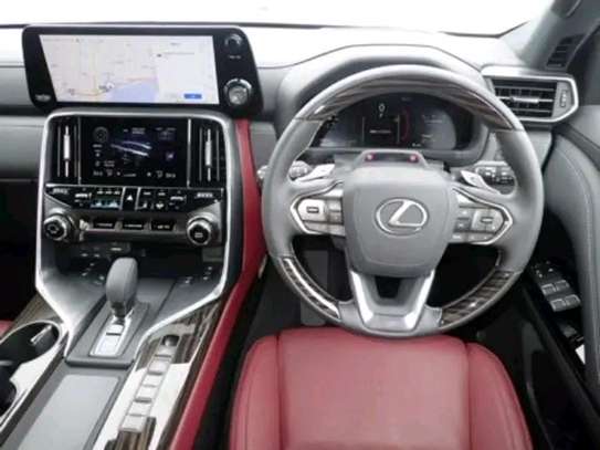 2025 Lexus LX 700h image 6