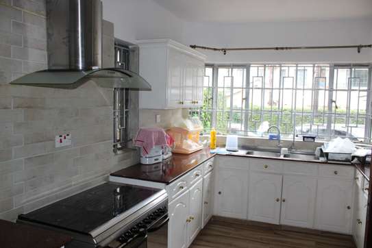 4 Bed Villa with En Suite in Kileleshwa image 7