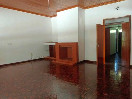 Lovely home 5br with Sq  for rent in Karen Bomas image 6