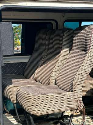 TOYOTA HIACE 7L AUTO DIESEL 2016MODEL image 7
