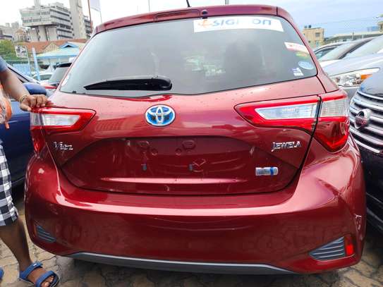Toyota Vitz hybrid Jewela maroon 2018 image 11