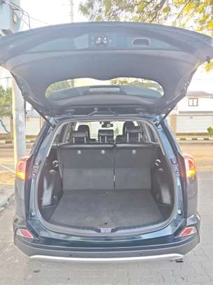 Toyota RAV4 Green 2018 2WD image 3