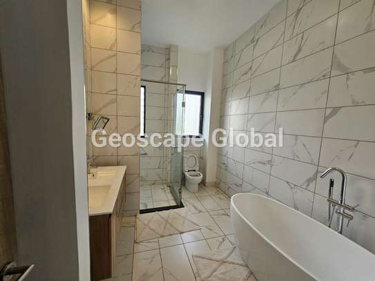 Furnished 3 Bed Apartment with En Suite in Rosslyn image 4