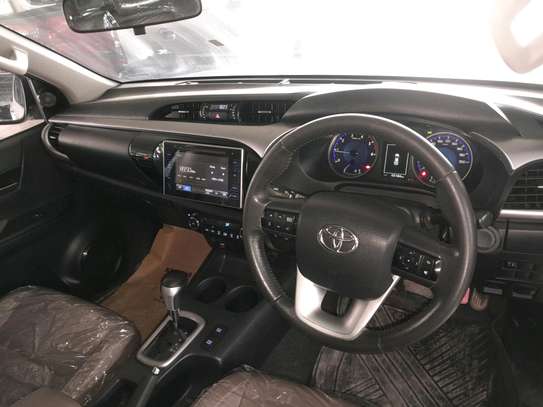 Toyota Hilux double cab 2wd 2016 image 3
