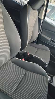 Toyota Yaris Hybrid black 2017 2wd 1500cc image 6