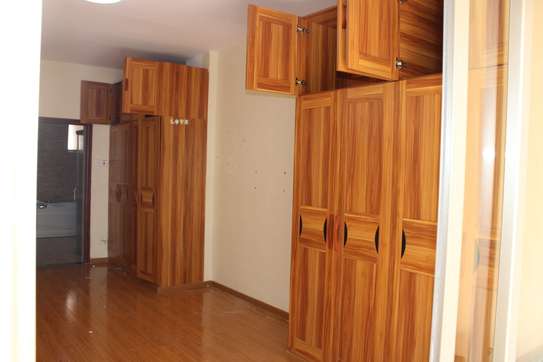 3 Bed Apartment with En Suite in Lavington image 7