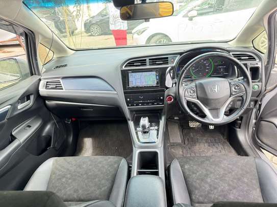 Honda fit Shuttle Hybrid image 4