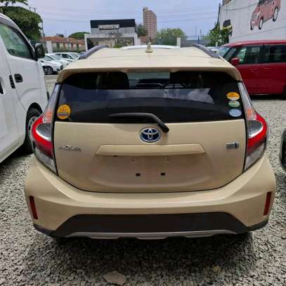 Toyota Aqua hybrid Cream 2018 2wd image 11