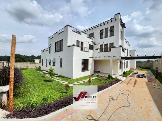 6 Bed House with En Suite in Runda image 11