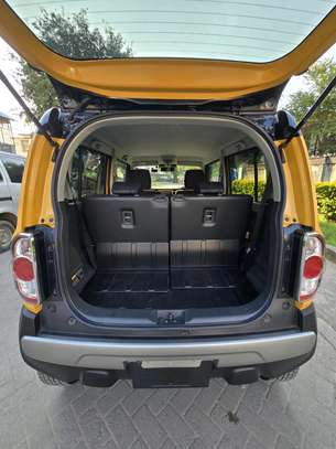 Suzuki hustler image 4