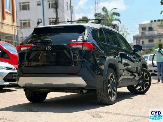 Toyota Rav4 2020 image 4