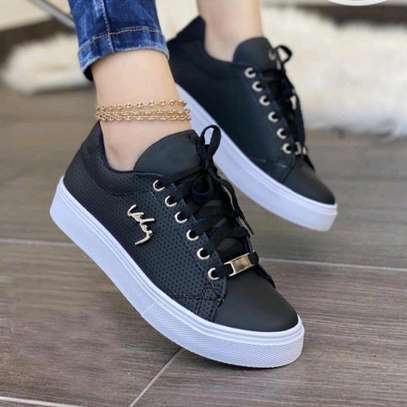 Classy fashion sneakers image 3
