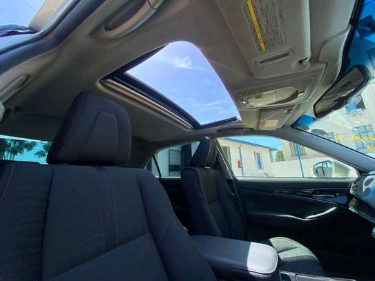 CROWN ATHLETE WITH SUNROOF image 7