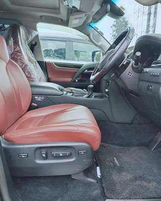 2016 Lexus LX 570 petrol image 6