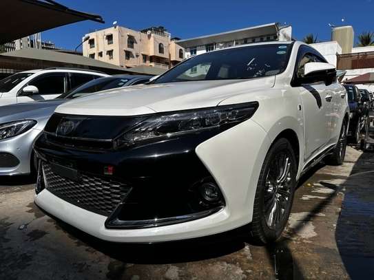 Toyota Harrier GS image 7