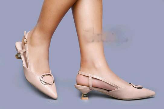 Low heel open shoes image 6