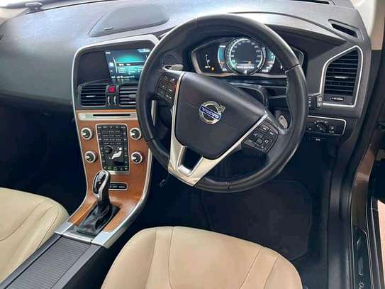 Volvo XC60 brown image 1