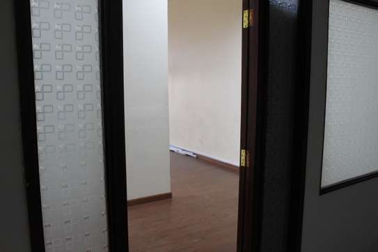 1000sqft Office Space to Rent image 6