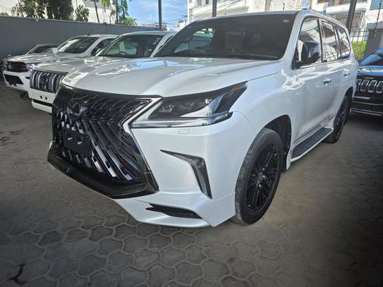 Lexus 570 image 1