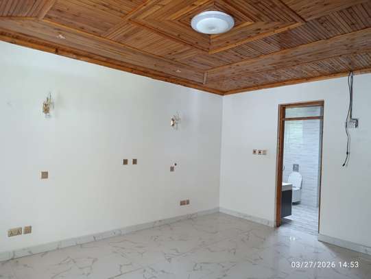 6 Bed Townhouse with Garden at Windy Ridge image 13