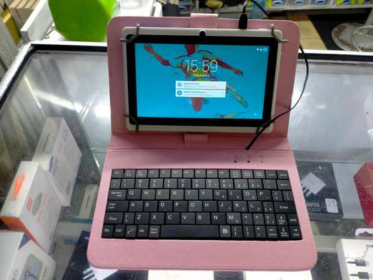 B33 Tablet with keyboard image 1