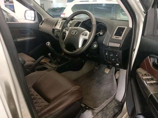 Toyota Hilux double cabin diesel engine manual gear image 4