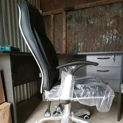 Executive Lshaped desk plus executive office leather chair image 3