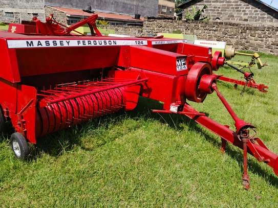 Massey Ferguson 124 baller image 3