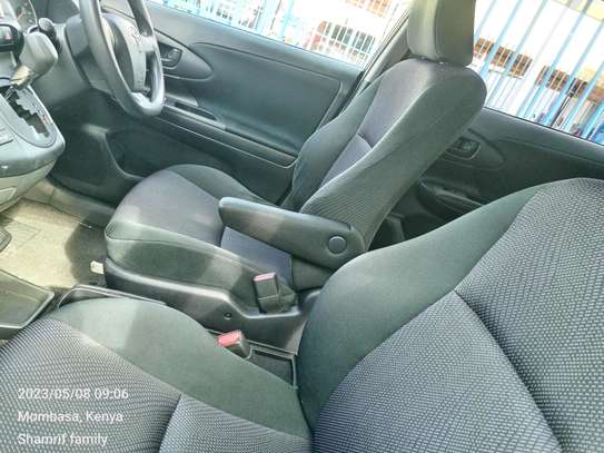 Toyota Wish 7 seater 2016 image 6