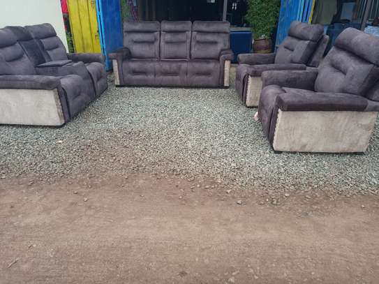 7 seatre new design image 2